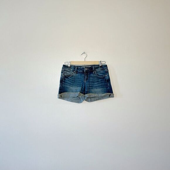Charlotte Russe Medium Wash Denim Shorts Size 4 EUC - Picture 1 of 5